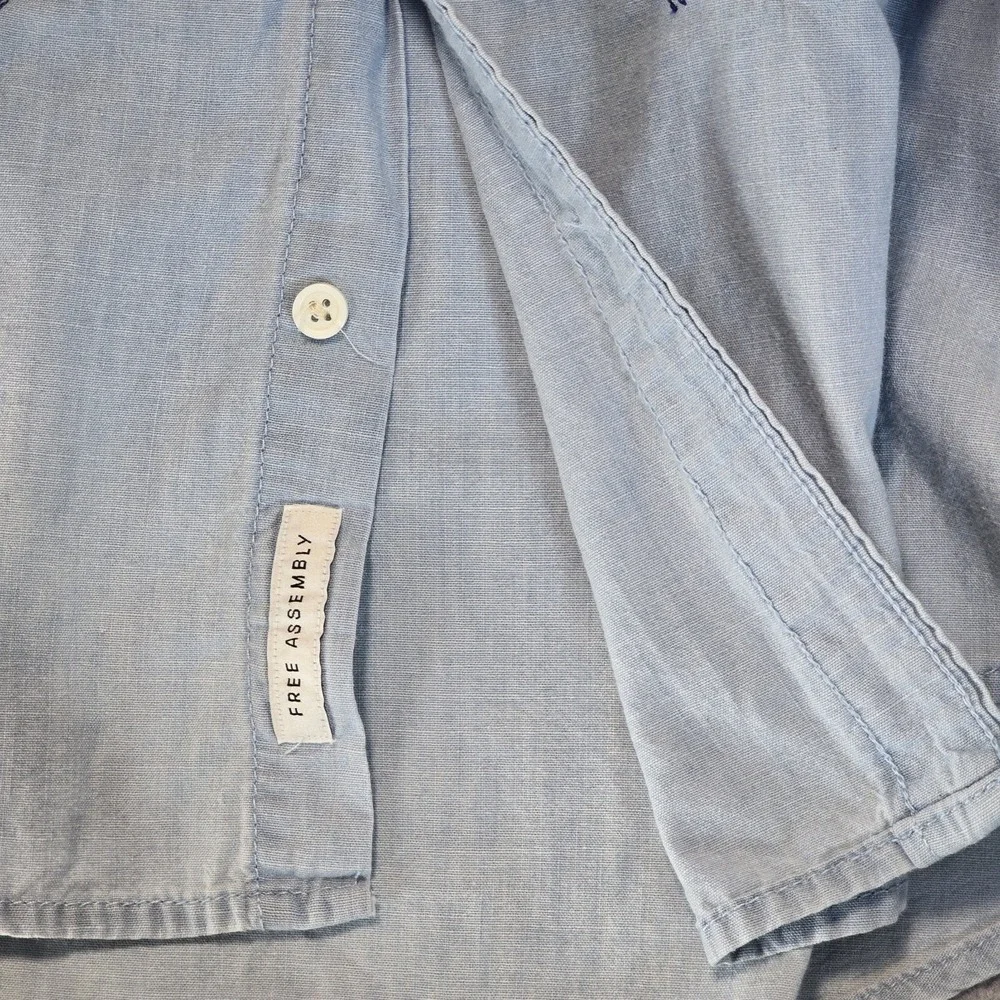 Free‎ Assembly Button Down Shirt Womens L Blue Floral Embroidered Cottagecore